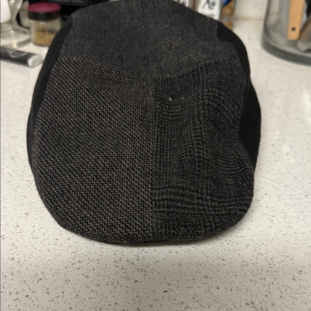 Apt. 9 Black and Gray Men's Hat great for golf or any occasion